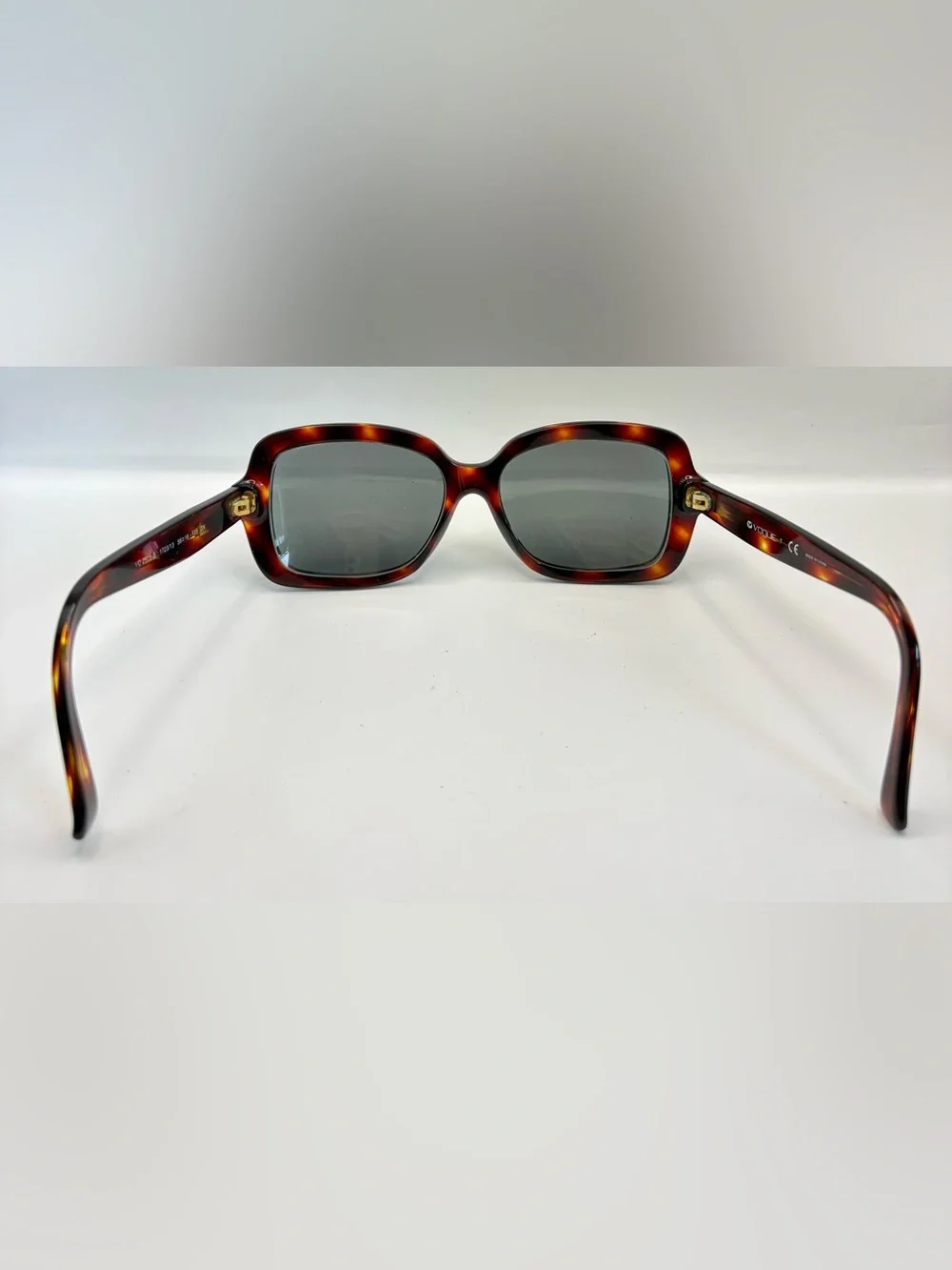 Vogue listing pair